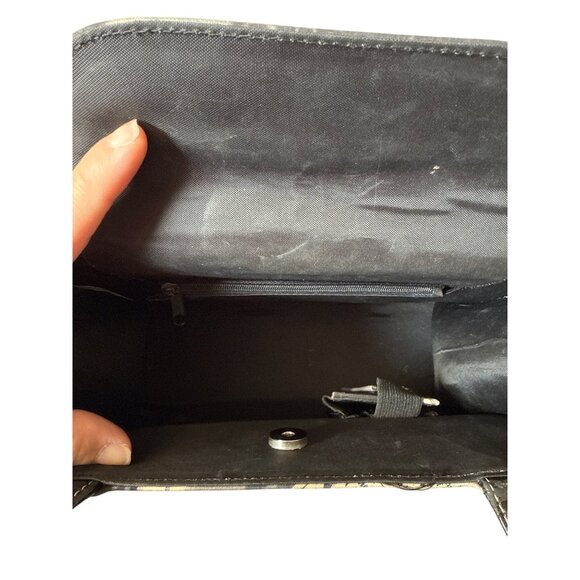 Vintage-Pin Up Inspired Black & White Newspaper Print Handbag With Double Handle - Picture 5 of 10